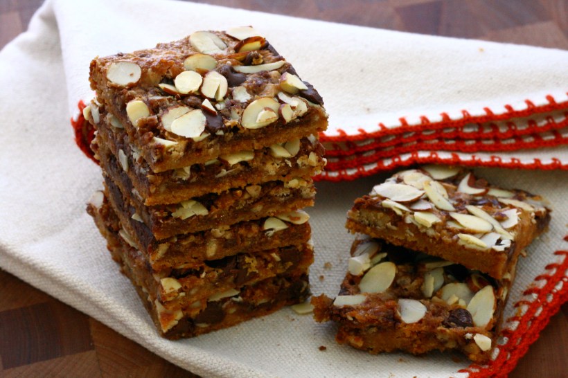 toffee almond cookie bars