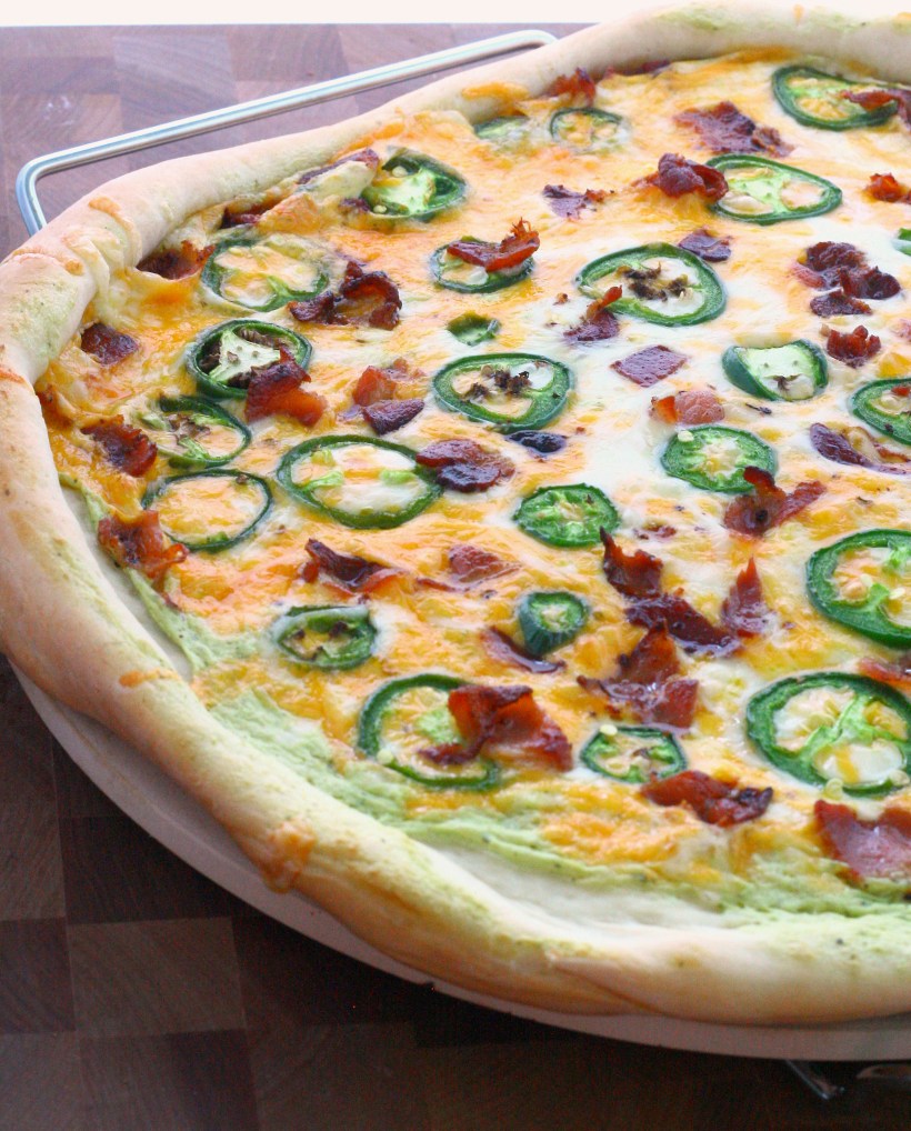 jalapeno popper pizza with jalapeno ranch sauce | doughseedough.net