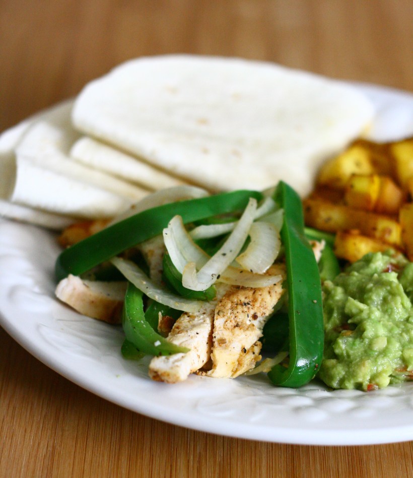easy chicken fajitas | doughseedough.net