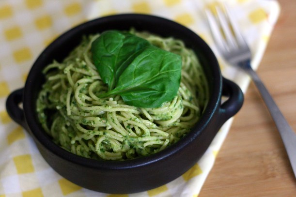 15 minute creamy avocado pasta {dairy free} | doughseedough.net