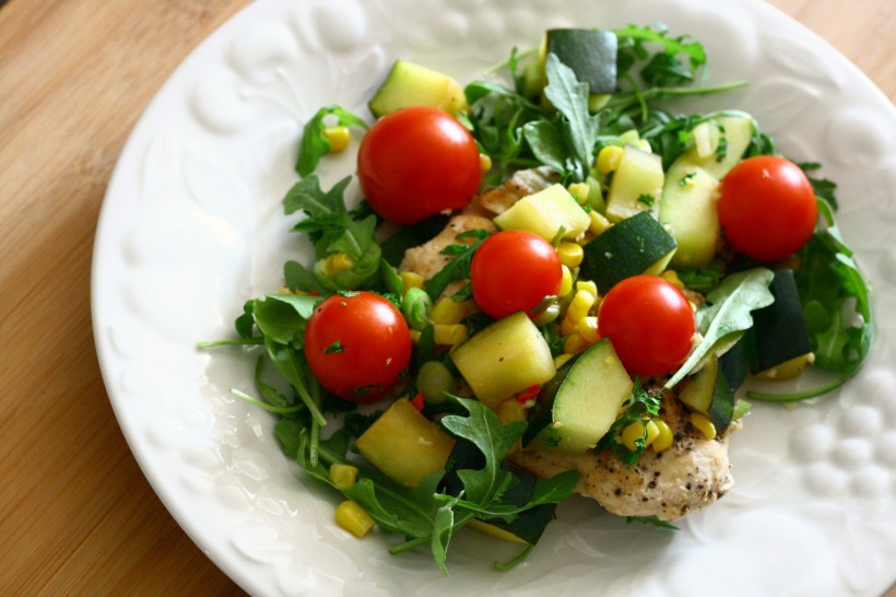 chicken with cherry tomatoes, zucchini, corn and arugula | doughseedough.net