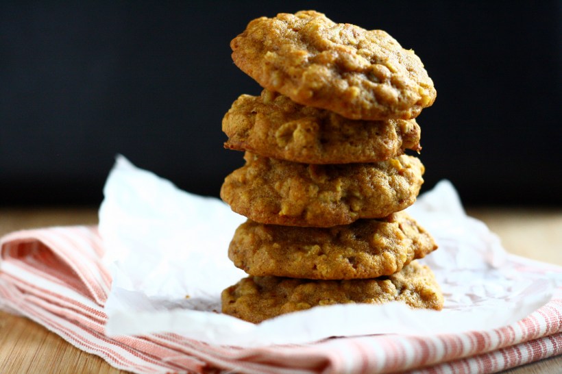 Pumpkin Oatmeal Cookies with Cinnamon Chips and Walnuts | doughseedough.net