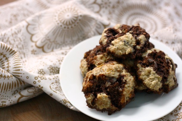 dairy free chocolate chunk and walnut oatmeal cookies | doughseedough.net