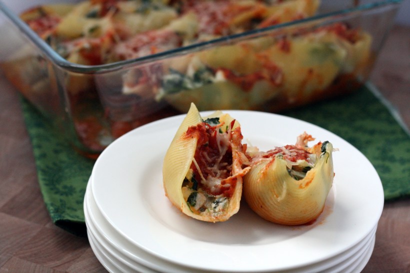 Cheesy Spinach and Chicken Stuffed Shells | doughseedough.net