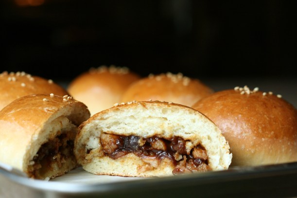 Baked Char Siu Bao (Chinese BBQ Pork Buns) | doughseedough.net